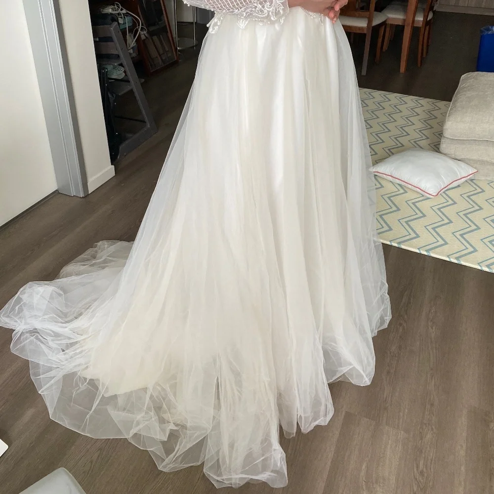 Long Sleeve Lace Pearl Wedding Dress - size 4-6, new - Picture 5 of 6